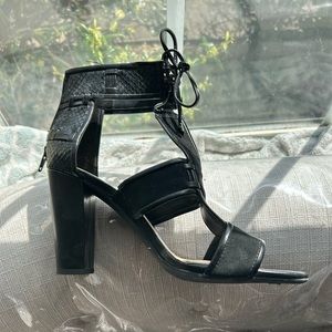 New unworn Gianni Bini suede and snakeskin heels 9